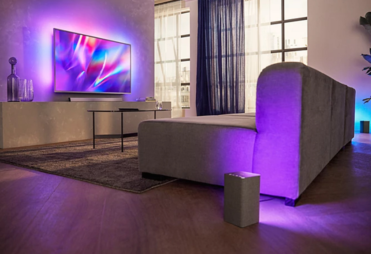 Η τηλεόραση τοποθετημένη σε έναν χώρο.